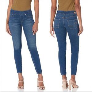 Signature by Levi Strauss Gold Label totally shaping pull on skinny jeans size 6